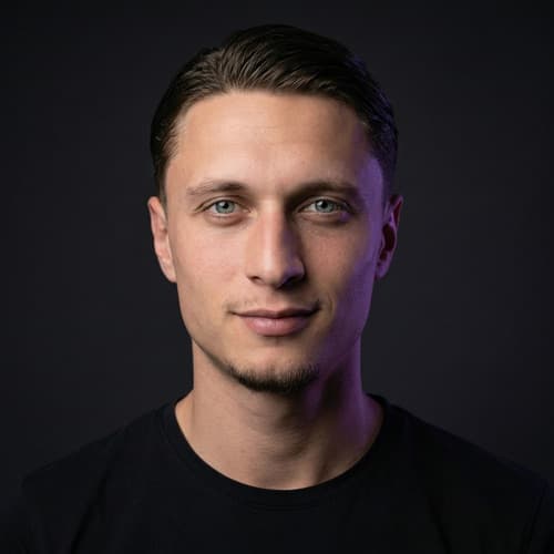 Photo de Tristan Plassard, Logos & Vidéo chez Var Studio